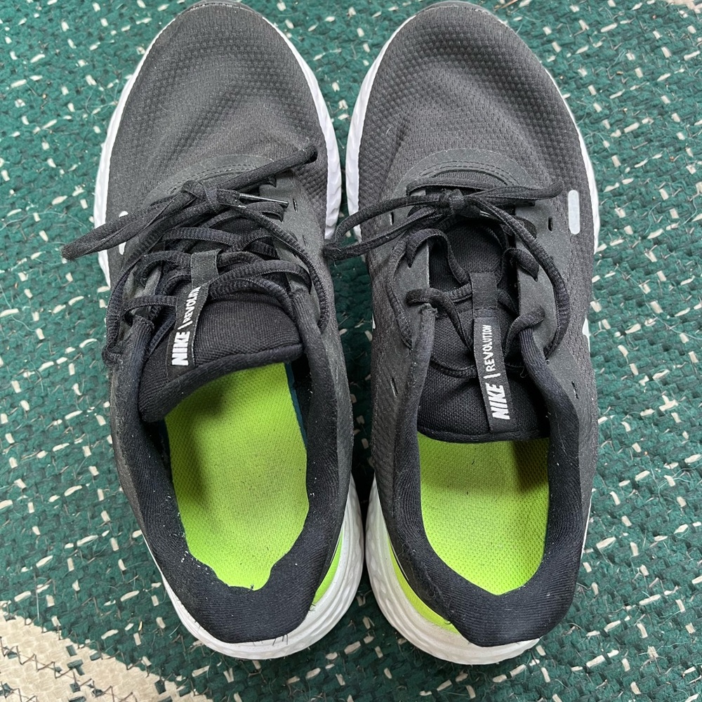 Nike Black and White Running Sneakers